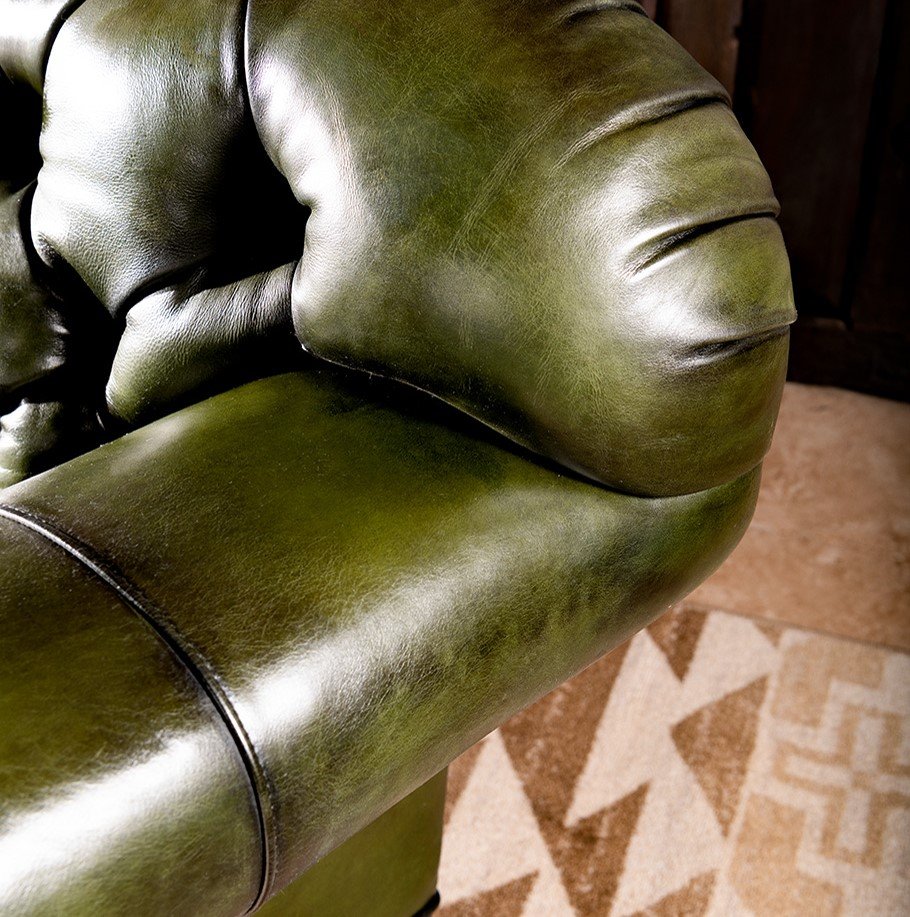 daphne-leather-chesterfield-sofa-7-910x1155-1-1