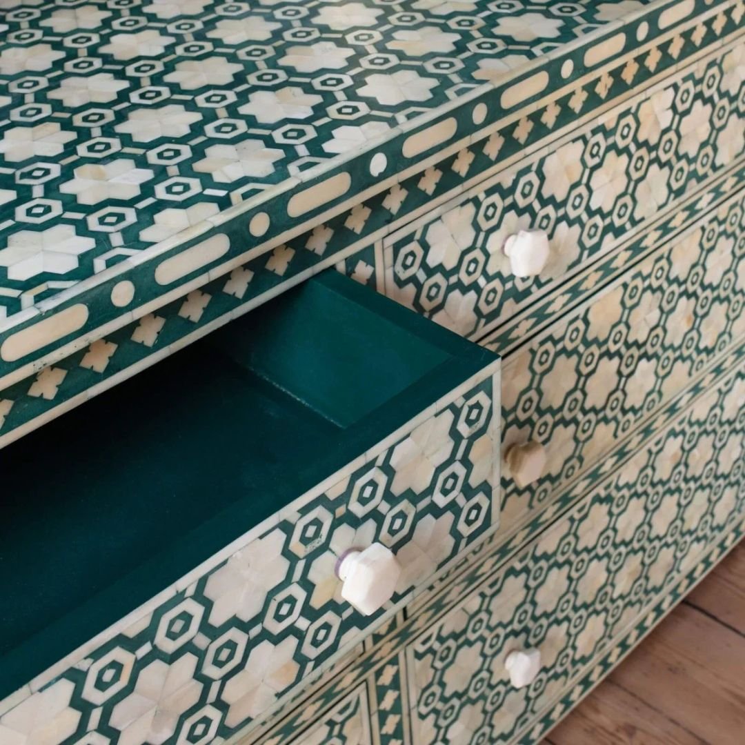 dresser 8